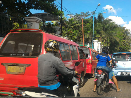 angkot,ngetem