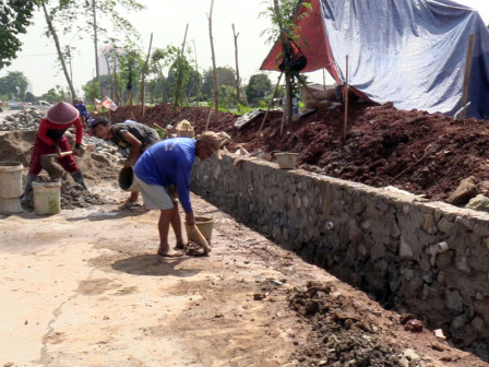 Pembangunan Tanggul Lahan Taman BGR Rampung Pekan Depan