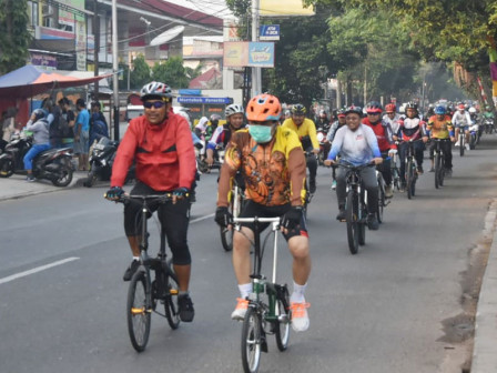  Wali Kota Jaktim Monitoring Wilayah dengan Bersepeda	