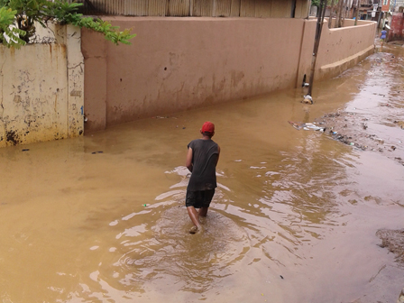  Bukit Duri Masih Digenangi Banjir Kiriman