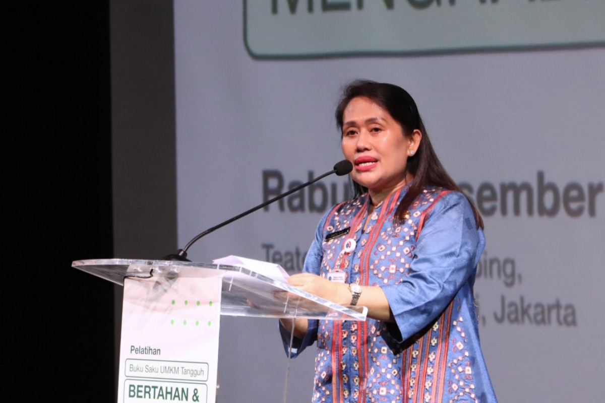 Kepala Dinas PPKUKM memberikan sambutan pada Pelatihan Buku Saku UMKM Tangguh di TIM, Rabu (3/12) 