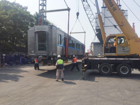 Empat Set Kereta MRT Tiba di Terminal Tanjung Priok 