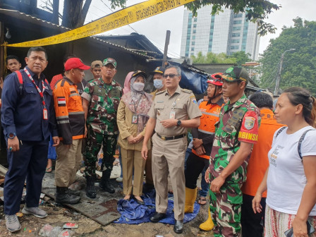 Dhany Kunjungi Penyitas Kebakaran di Petojo Selatan