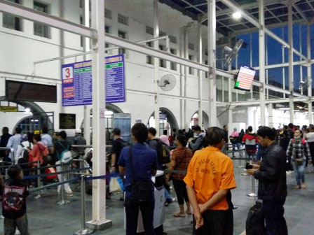 Stasiun Gambir dan Senen Mulai Dipadati Pemudik