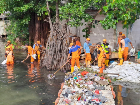 Kecamatan Cilincing Antisipasi Sampah Memicu Luapan Kali Bang Lio 