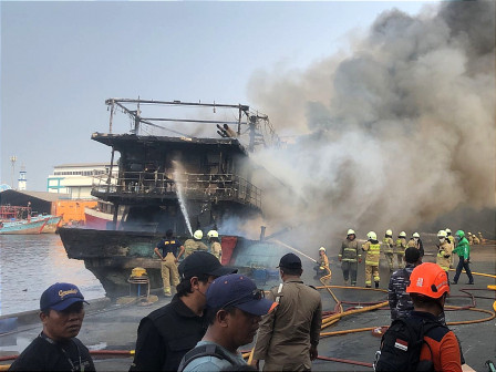Kebakaran Kapal di Muara Baru Berhasil Dipadamkan Setelah 8 Jam