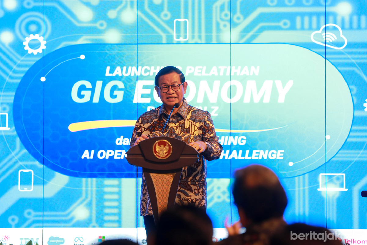 Pramono memberikan sambutan saat peluncuran pelatihan Gig Economy bagi Gen Z