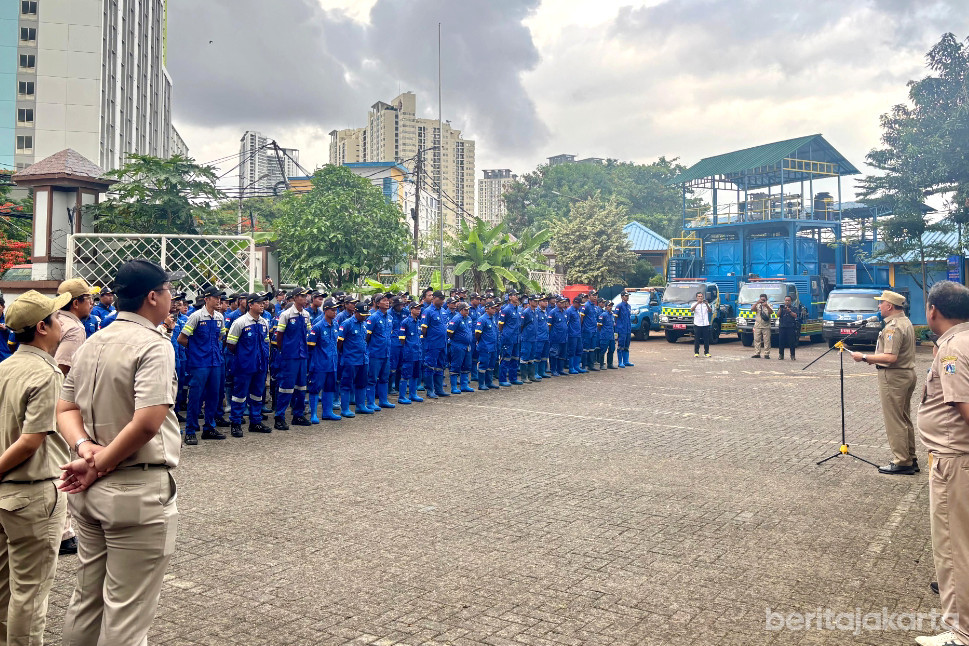  250 Pasukan Biru Sudin SDA Jakut Disiagakan Hadapi Cuaca Ekstrem 