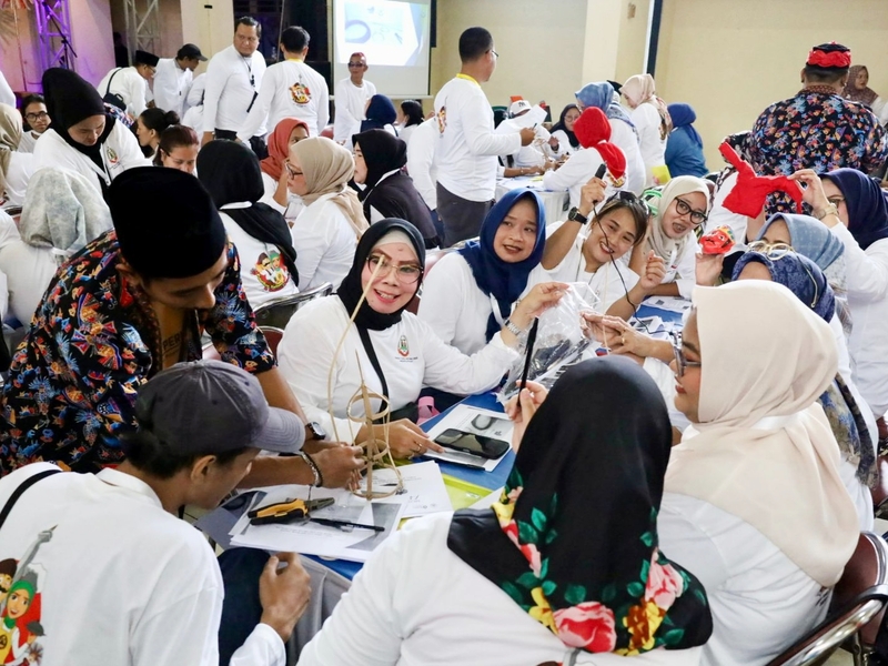 Puluhan Warga Ikut Pelatihan Kuliner dan Kerajinan Tangan Khas Betawi