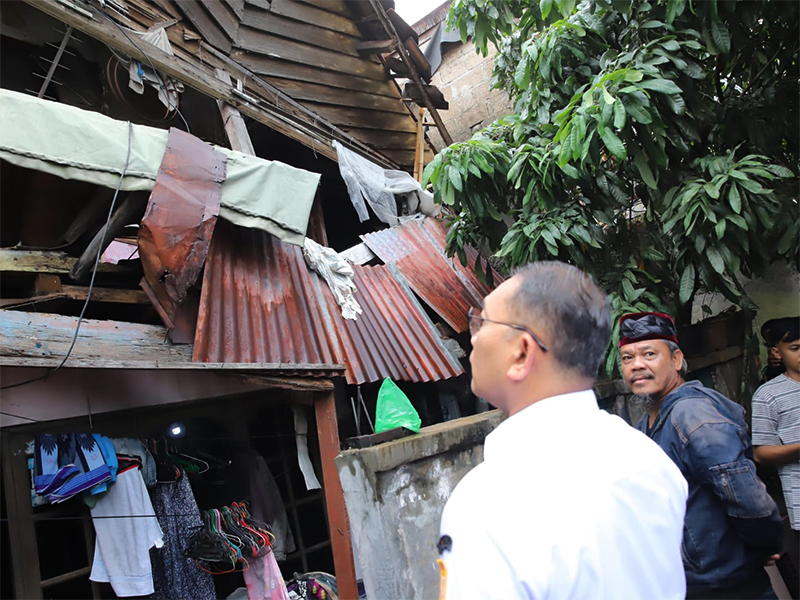  Wali Kota Jakpus Tinjau Rumah Ambruk di Menteng