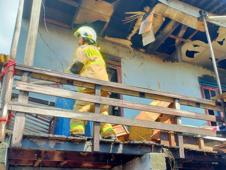 Gulkarmat Jakut Atasi Kebakaran Rumah di Permukiman Padat Kali Baru 