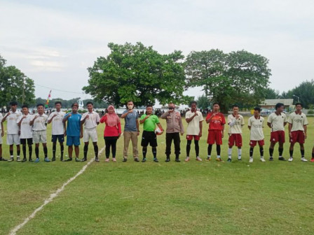 11 Tim Ikuti Turnamen Sepak Bola Taruna Cup Pulau Kelapa 