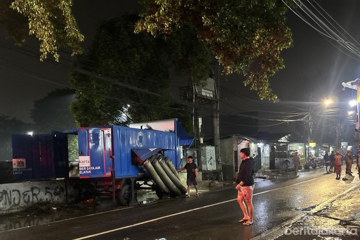 Suasana Jalan Swadarma Raya setelah genangan surut total