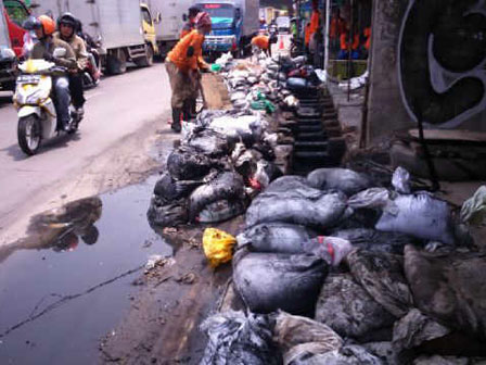 20 PPSU Bongkar Inrit Saluran Cengkareng Barat