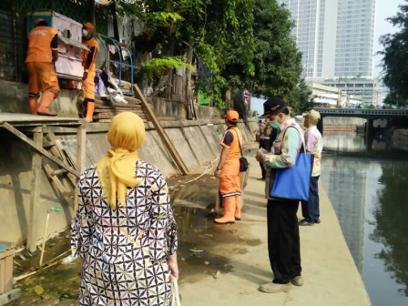  Kelurahan Cikini Tertibkan Puluhan Kandang Unggas 