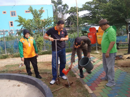  Kecamatan Kramat Jati Targetkan 95 Ribu Lubang Biopori 