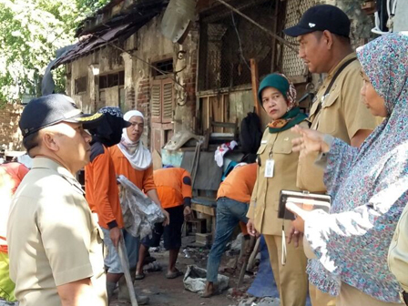 68 Kios di Jl Batu Ceper Dibongkar Sendiri Pemiliknya