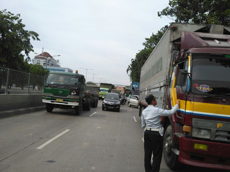 Empat Truk Trailer di Jakut Disetop Operasi