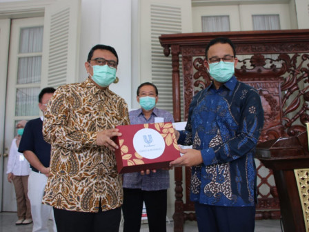 Pemprov DKI Jakarta Menerima Bantuan dari KADIN Indonesia untuk Penanggulangan COVID-19