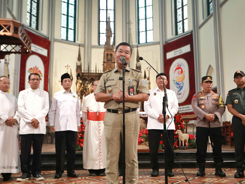 Pj Gubernur Teguh Bersama Jajaran Pemerintah Pusat Kunjungi Sejumlah Gereja