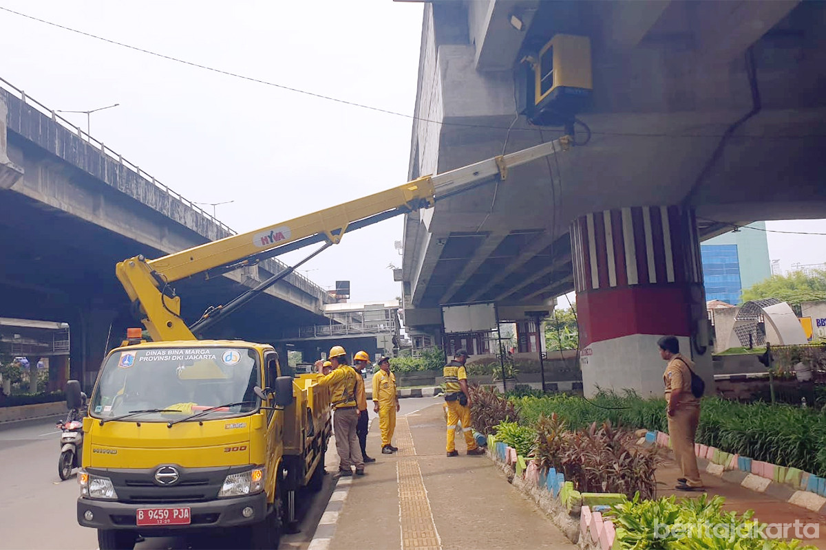 Perbaikan lampu PJU padam di Jl DI Panjaitan