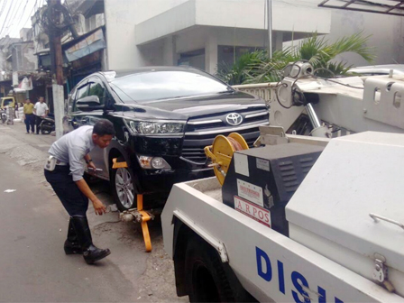 Belasan Kendaraan Bermotor di Jalan Jembatan Besi Raya Terjaring Razia 