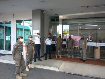 Satpol PP Kecamatan Koja Intensifkan Pengawasan Prokes di Mal dan Area Publik