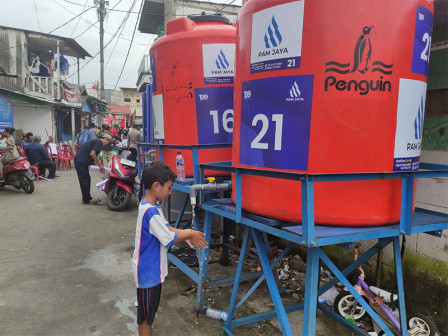 Perumda PAM Jaya Pastikan Kebutuhan Air Bersih Penyintas Kebakaran Terpenuhi