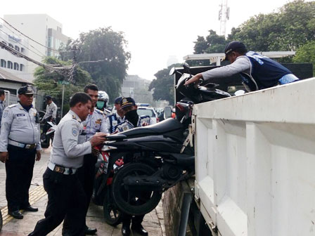  Parkir di Trotoar Jalan Cideng Timur, 26 Motor Ditindak 