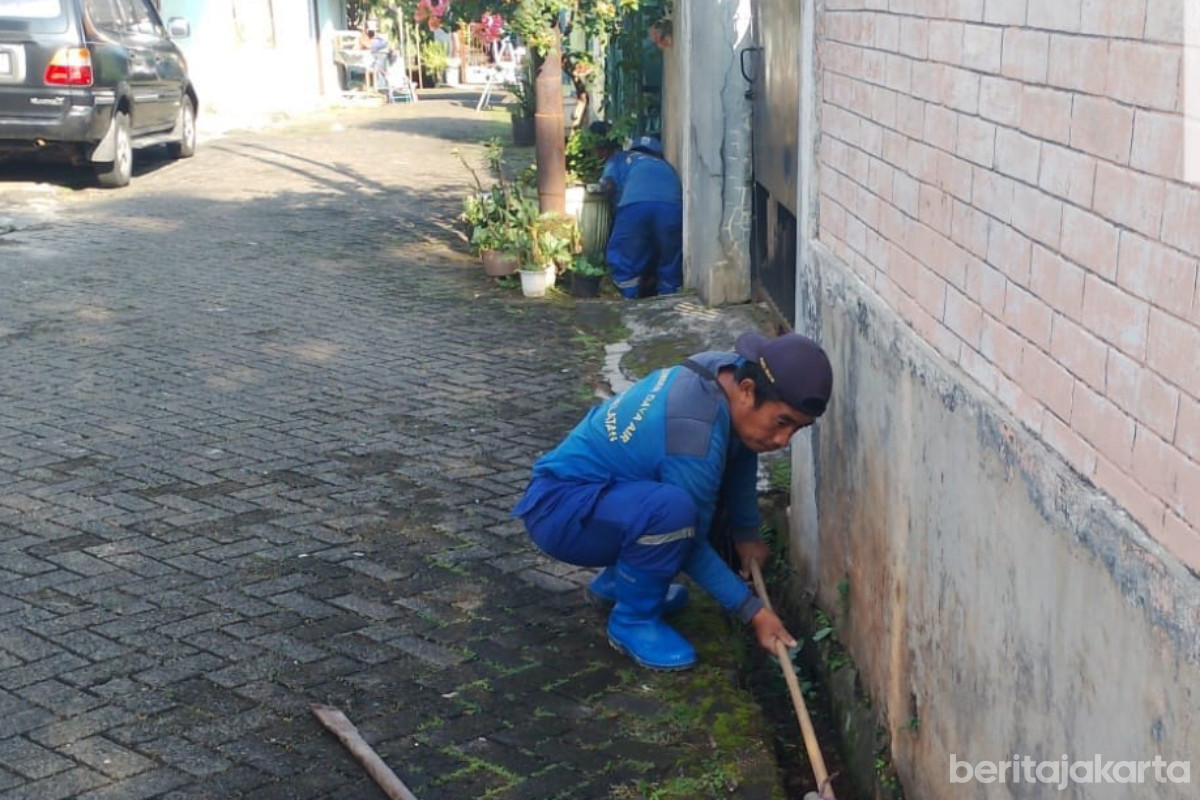 Perbaikan Saluran di Jalan Banjarsari 