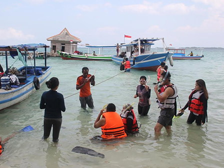 Wisatawan Serbu Objek Wisata di Pulau Seribu