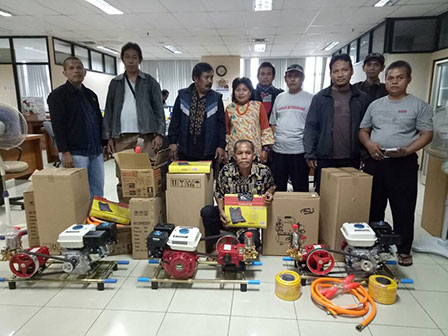 Pemkot Jaksel Berikan Bantuan Mesin jahit dan Steam Motor