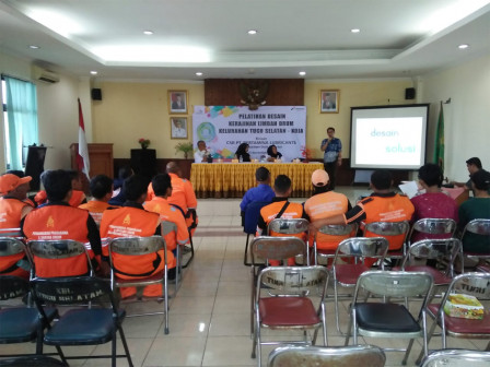 30 Warga Tugu Selatan Ikuti Pelatihan Desainer Bank Sampah