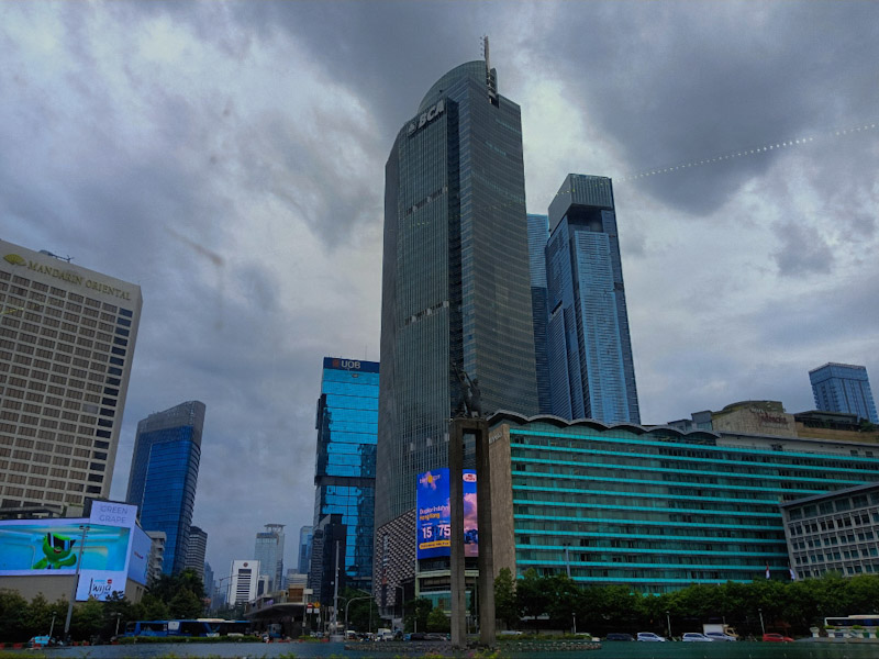Jakarta Dipayungi Awan Tebal di Sore Hari