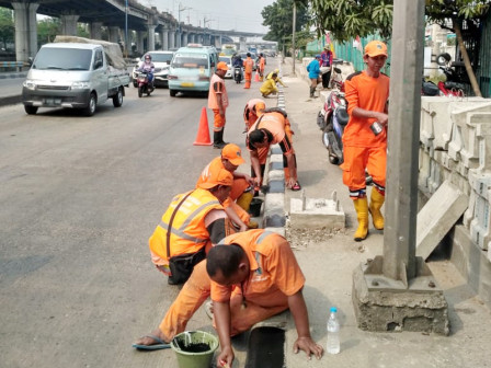 Pengecatan Kanstin dan Median Jl RE Martadinata Capai 90 Persen