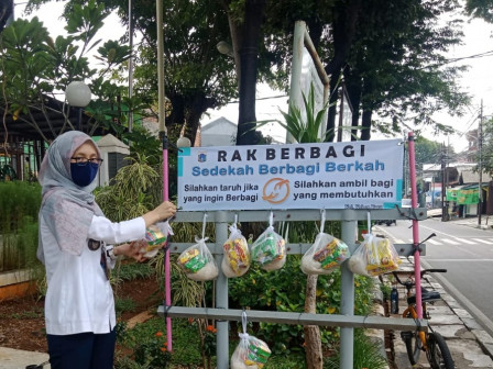 Cara Unik Kelurahan Kebon Baru Untuk Bersedekah Dalam Masa Pandemi