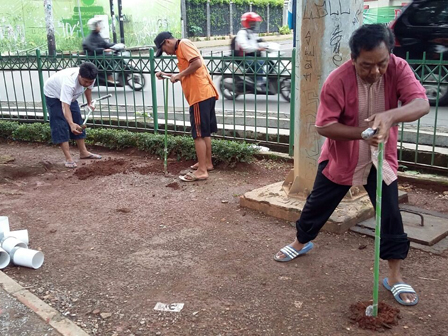 Lubang Biopori Baru di Buat di RPTRA Kenanga 