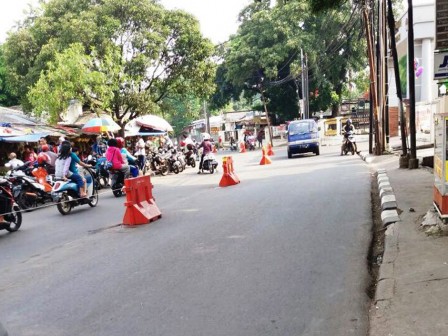 Cegah Kemacetan Sudin Dishub Jaksel Pasang MCB di Jl Raya Pondok Labu