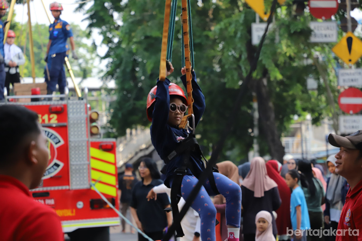 Atraksi flying fox diminati warga di HBKB Jakarta Selatan