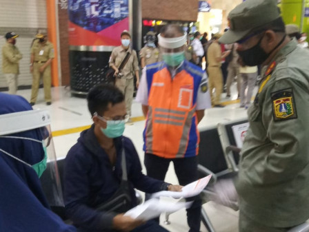 Pemkot Jakpus Lakukan Pengawasan Arus Balik Mudik di Stasiun Gambir