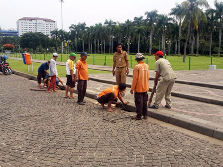 Antisipasi Genangan, Saluran Monas Dibersihkan