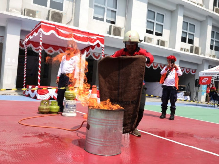 Kelurahan KDW Juara Umum Lomba Ketangkasan Pemadam Kebakaran di Jaktim 