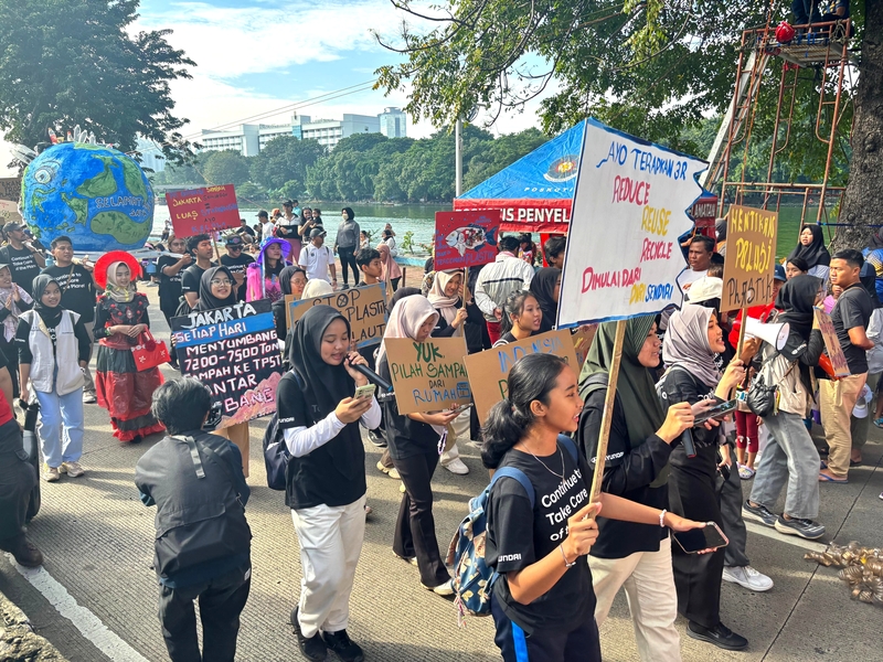 https://multimedia.beritajakarta.id/photo/2014_508c75c8507a2ae5223dfd2faeb98122/Ratusan Anak-anak Ikuti Kampanye Hari Lingkungan Hidup di HBKB Danau Sunter