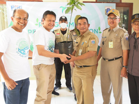 Kelurahan Srengseng Sawah Terima 500 Pohon Alpukat Dari CSR