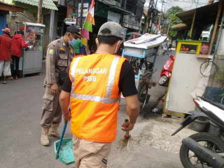  Tidak Gunakan Masker, Delapan Warga di Pasar Timbul Barat di Kenakan Sanksi Sosial 