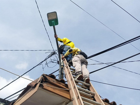 Sudin Bina Marga Jaktim Pasang 467 Lampu PJU