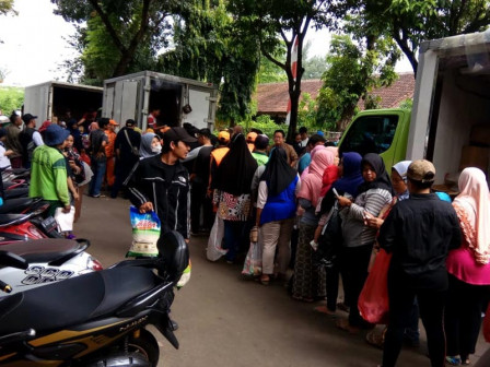 Ribuan Warga Padati Pasar Murah di RPTRA Meruya Utara 