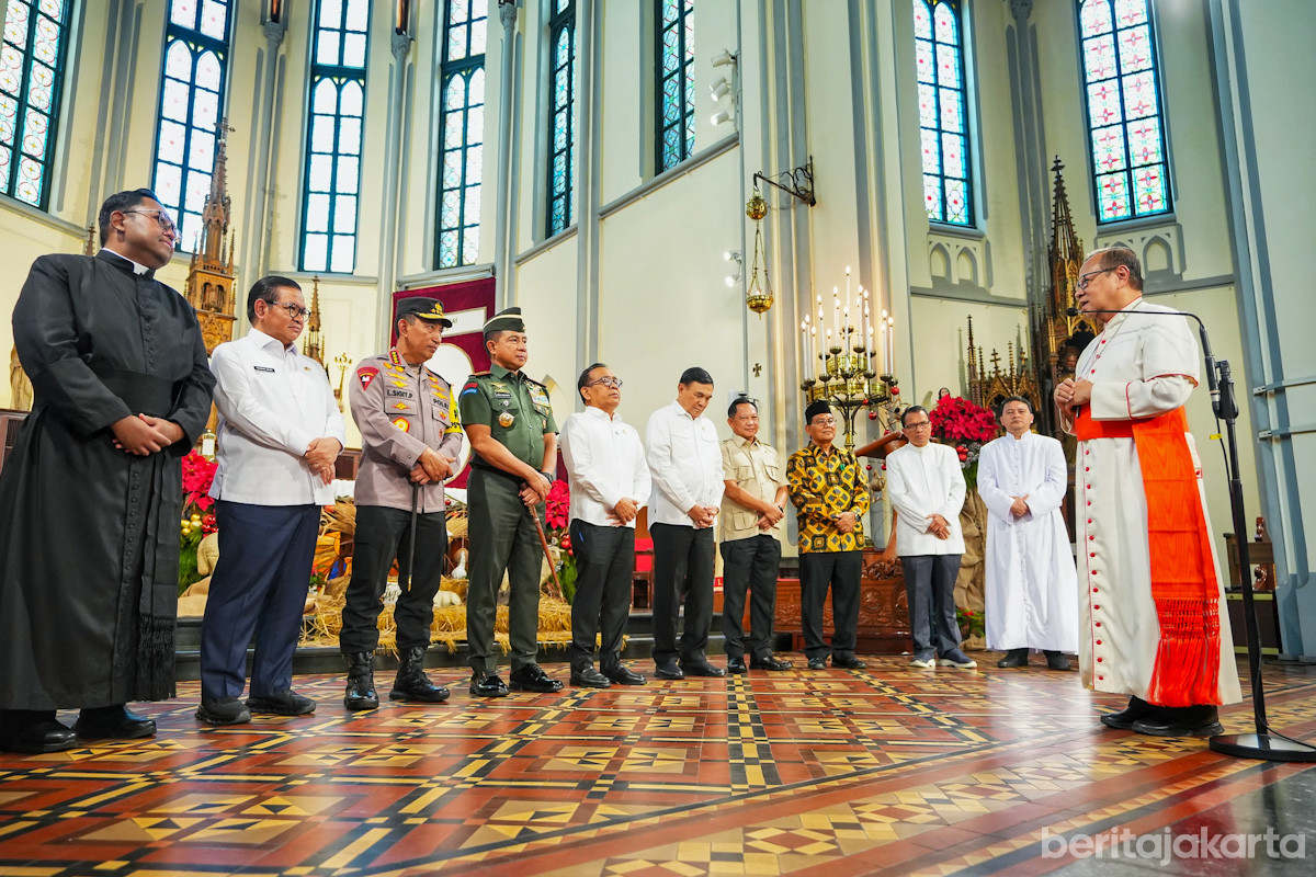 Jajaran Forkopimda DKI melakukan safari malam Natal
