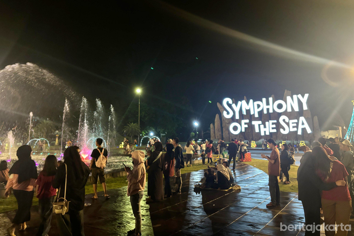 Ancol Sudah Dipadati Puluhan Ribu Pengunjung di Malam Tahun Baru 