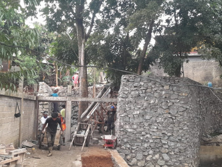 Sudin Tamhut Jaktim Bangun TMB Swadaya di Pondok Ranggon
